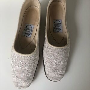 Emma Hope Elegant Cream Floral Embroidered Flats